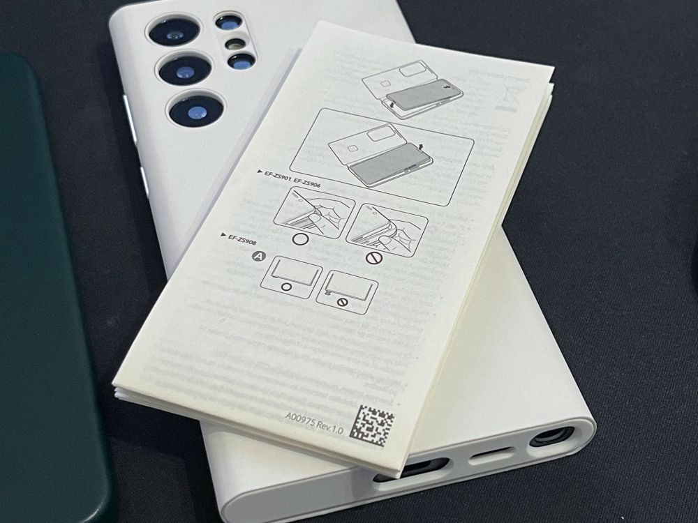 Galaxy S22 series official cases leak in real life photos